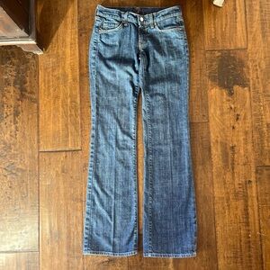 7 For All Mankind Low-waisted, flared blue jeans with a slight stretch, sz 28